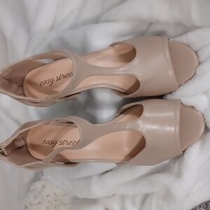 easy street Elegant Beige Peep-Toe Heels New